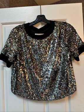 Alice + Olivia Silver Sequin Short Sleeve Tee with Black Trim